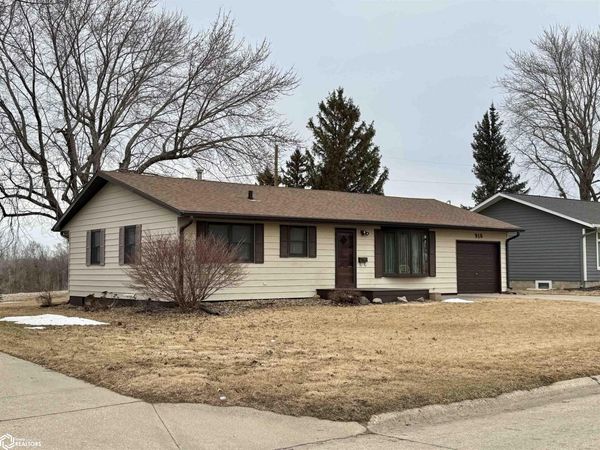 916 W 21St Street, Carroll, IA 51401