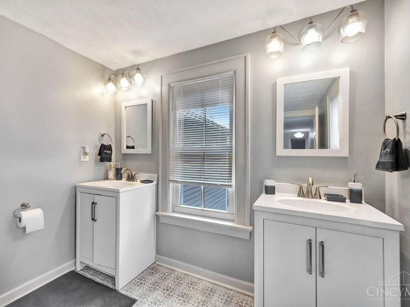 45 S Lake Avenue, Glendale, OH 45246 Photo 26