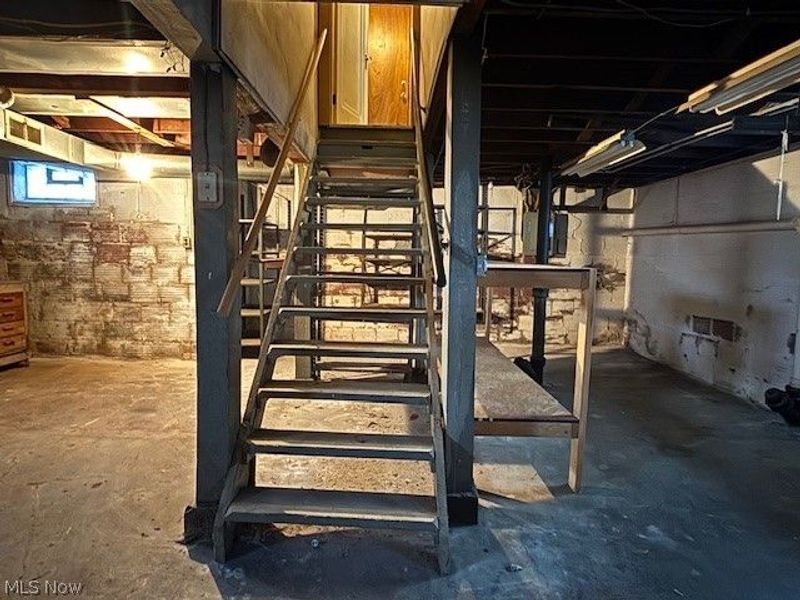 422 N Firestone Boulevard, Akron, OH 44301 Photo 20