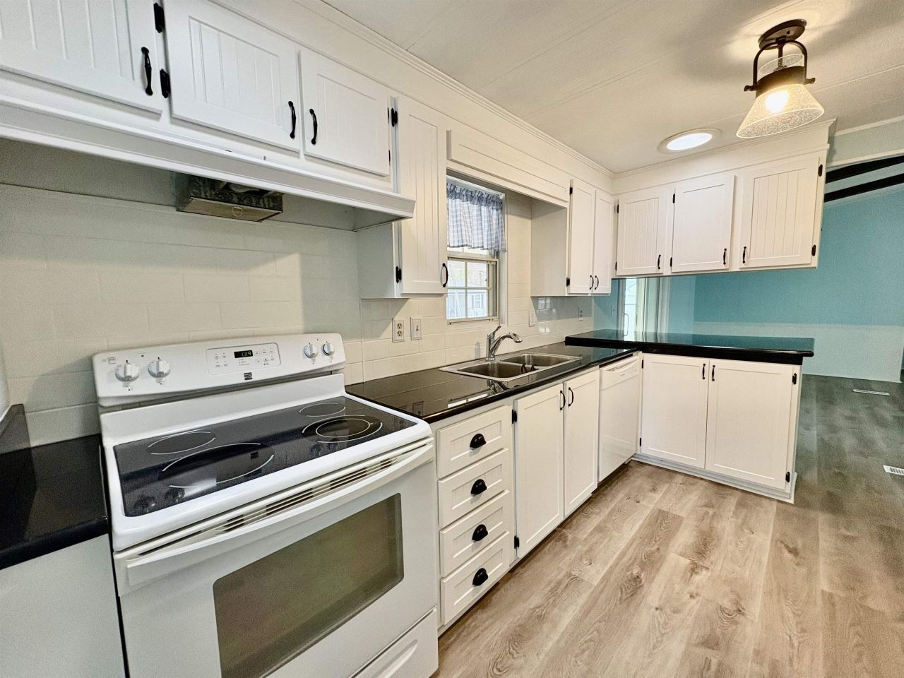 825 Richmond Trail Photo 5