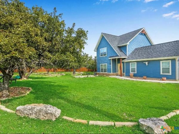 1009 EAGLE FLIGHT DR DR, Canyon Lake, TX 78133