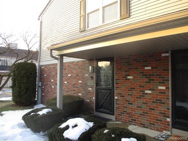 15792 Cambridge Drive, Clinton Twp, MI 48038