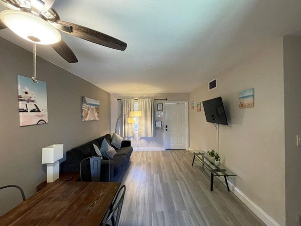 1702 NE 9th Street, Fort Lauderdale, FL 33304