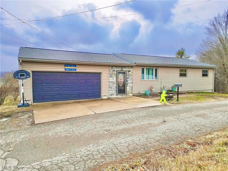 1446 Riverview Drive, Zanesville, OH 43701 Photo 1