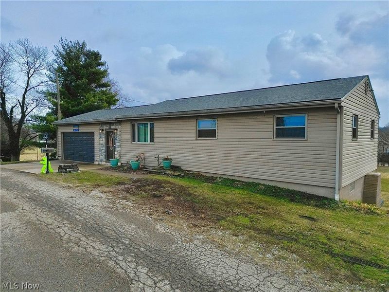 1446 Riverview Drive, Zanesville, OH 43701 Photo 2