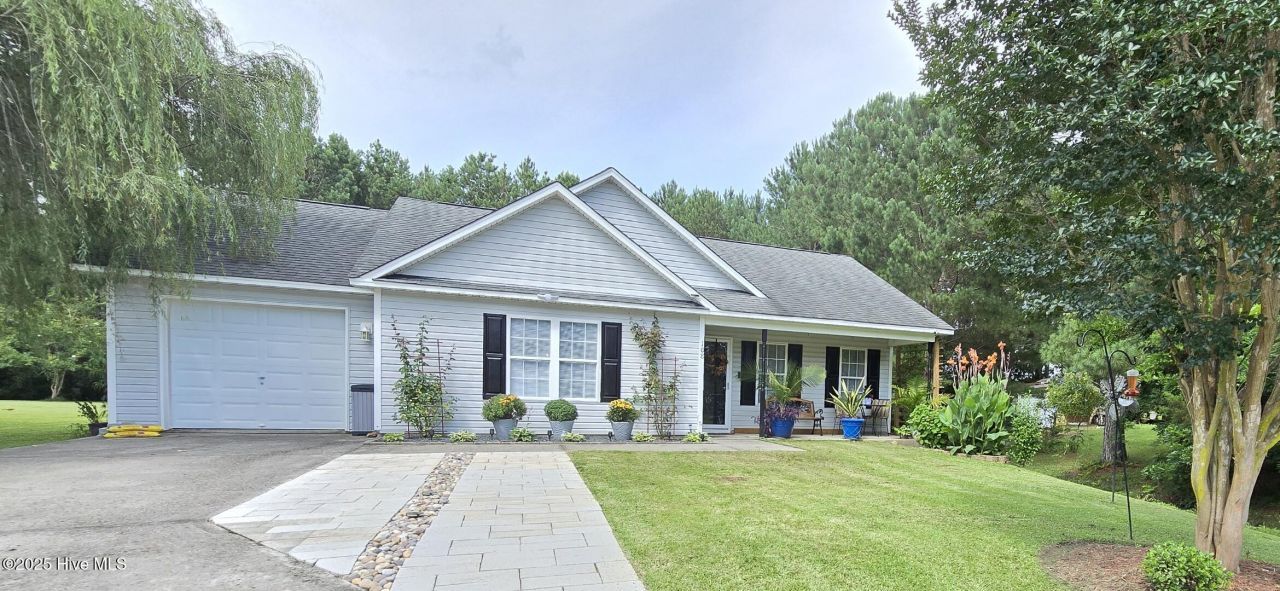 108 Willowbend Drive, Burgaw, NC 28425 Main Photo