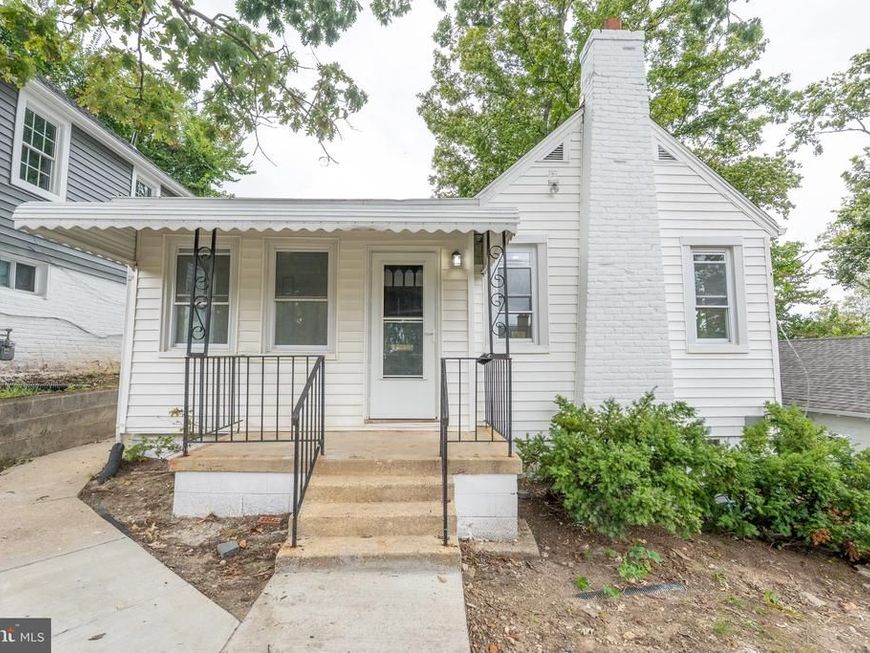 1227 44th Place Se, Washington, DC 20019 Main Photo