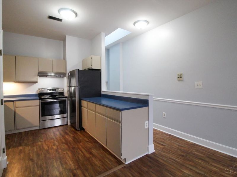 432 Hopkins St, Cincinnati, OH 45203 Photo 3