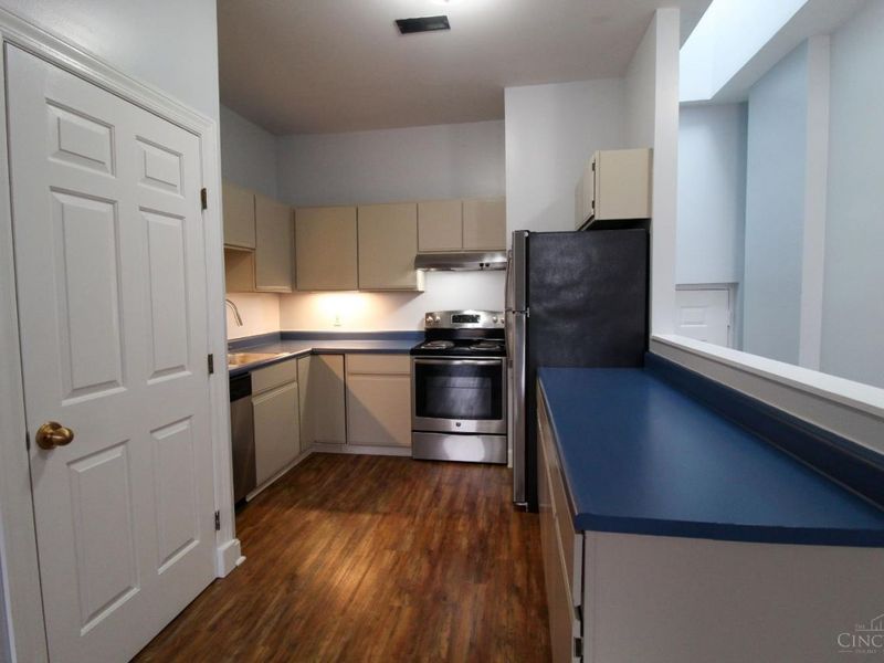 432 Hopkins St, Cincinnati, OH 45203 Photo 4
