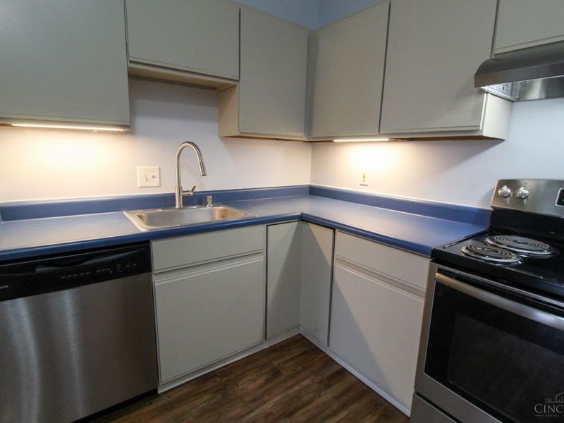 432 Hopkins St, Cincinnati, OH 45203 Photo 6