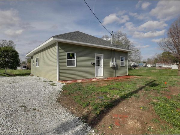 143 E CLINTON Street, Rushville, IL 62681