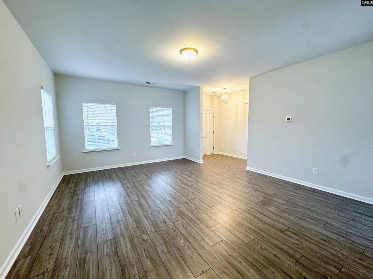 1530 Garrett Court  Photo 4