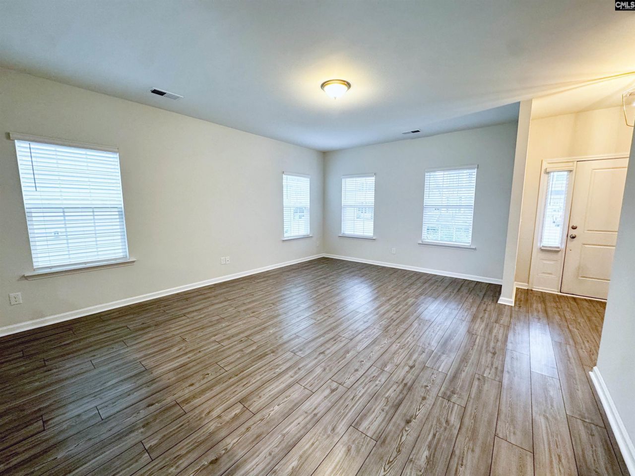 1530 Garrett Court  Photo 6