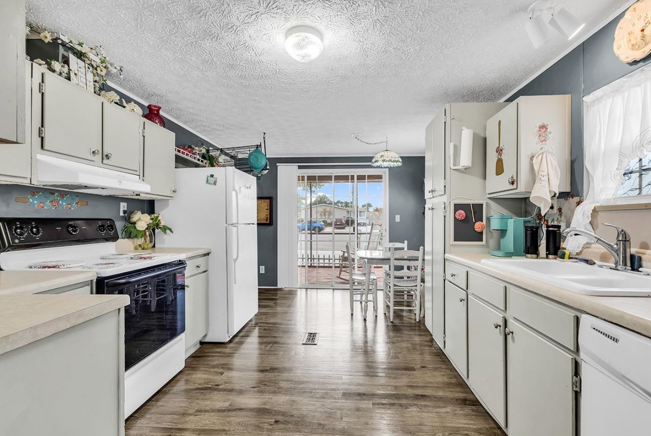 738 Oliver Dr.  Photo 10