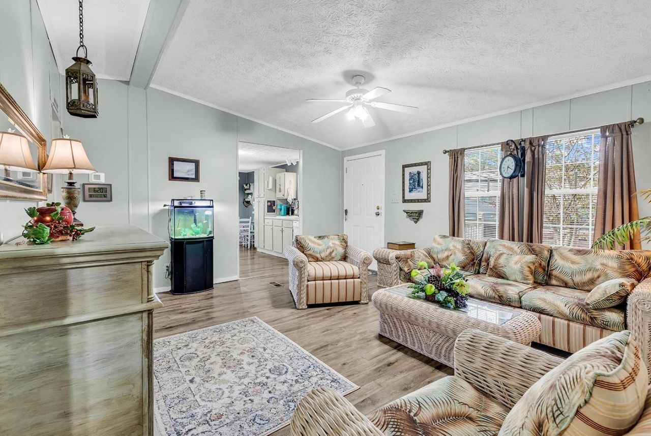 738 Oliver Dr.  Photo 5