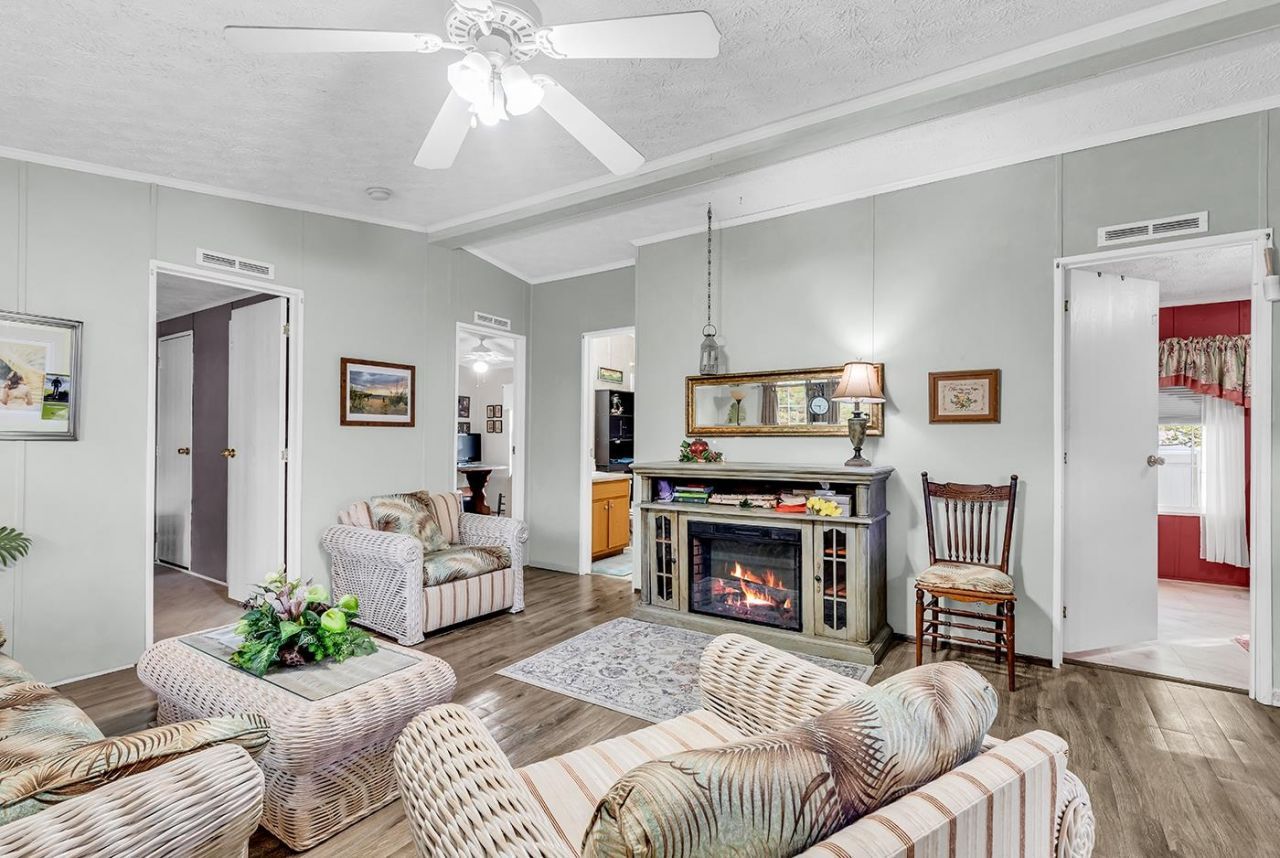 738 Oliver Dr.  Photo 6