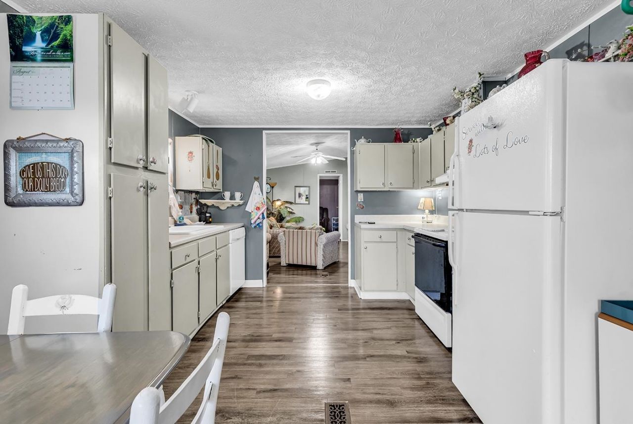 738 Oliver Dr.  Photo 8