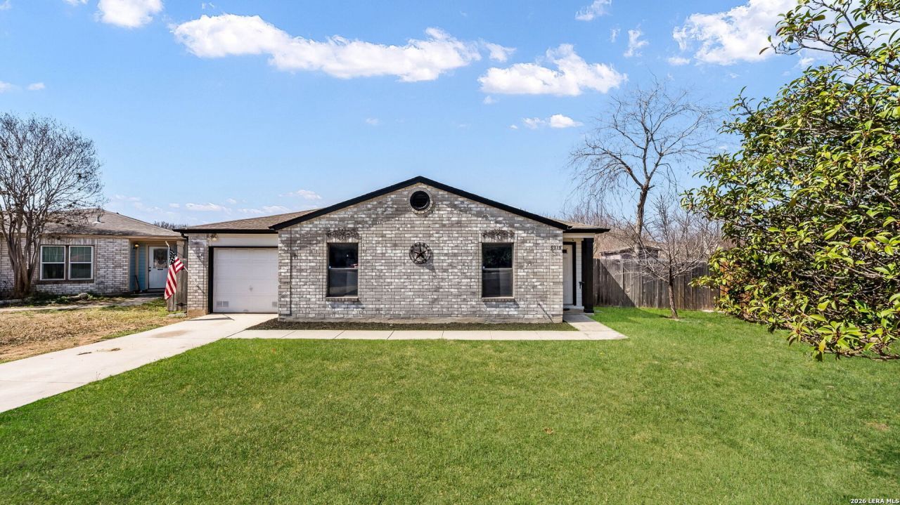 5915 Hidden Iron Cir, San Antonio, TX 78250 Main Photo