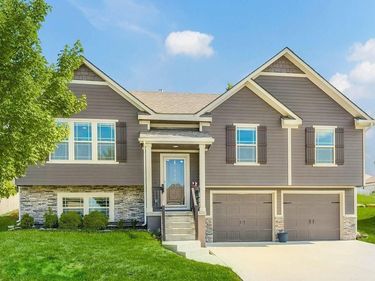 803 SW Apple Grove Court, Grain Valley, MO 64029