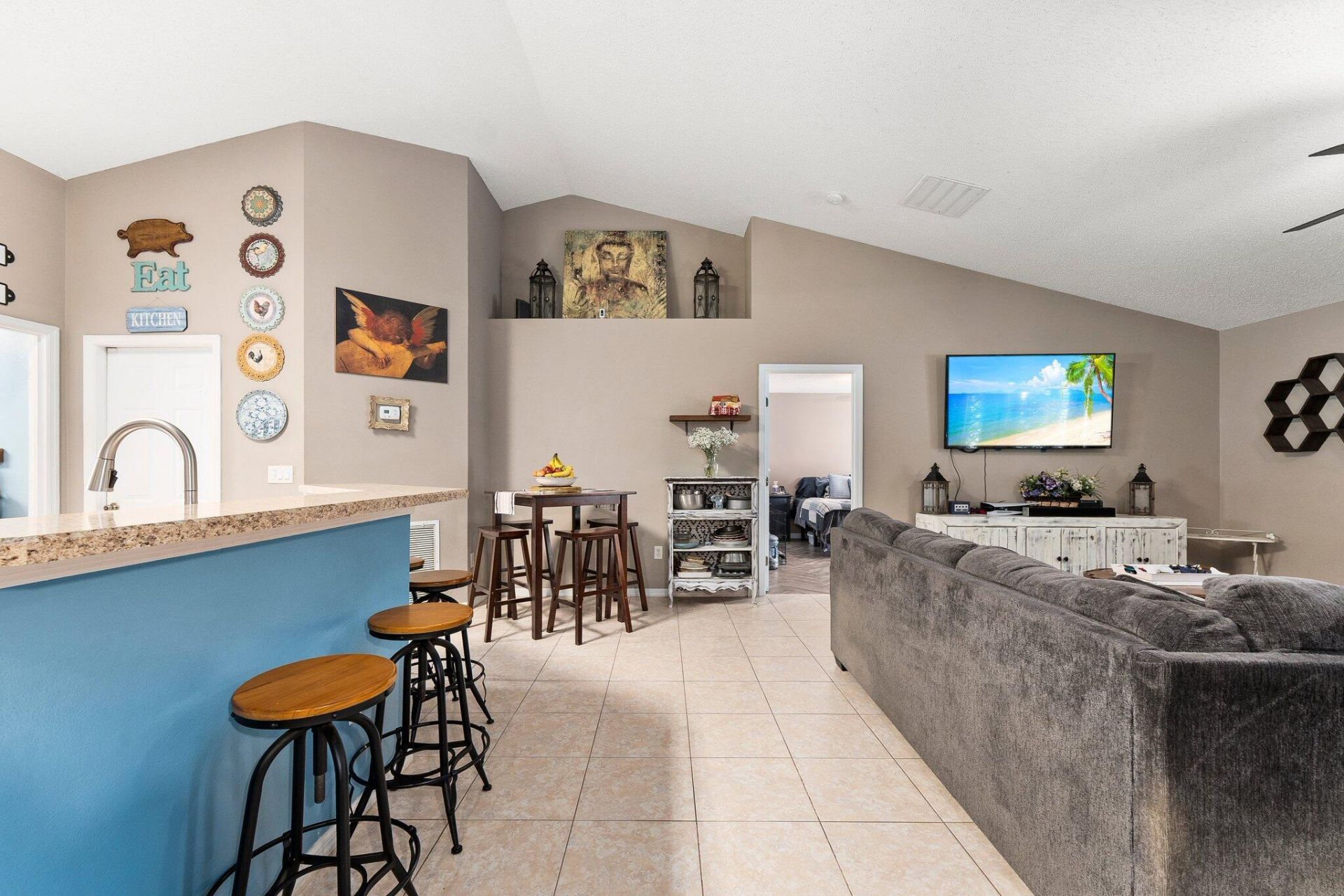 6610 NW Omega Road, Port Saint Lucie, FL 34983 Photo