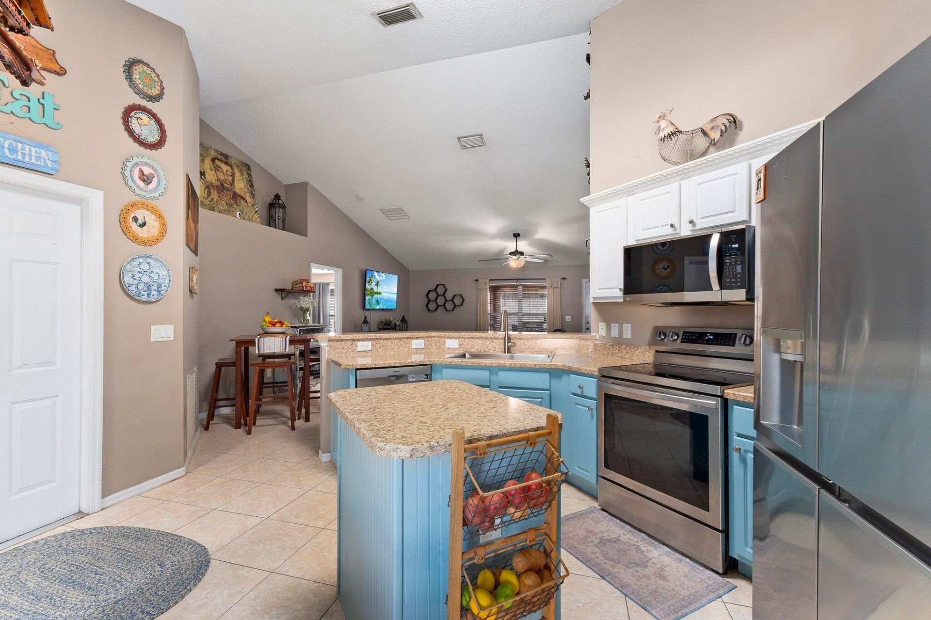 6610 NW Omega Road, Port Saint Lucie, FL 34983 Photo