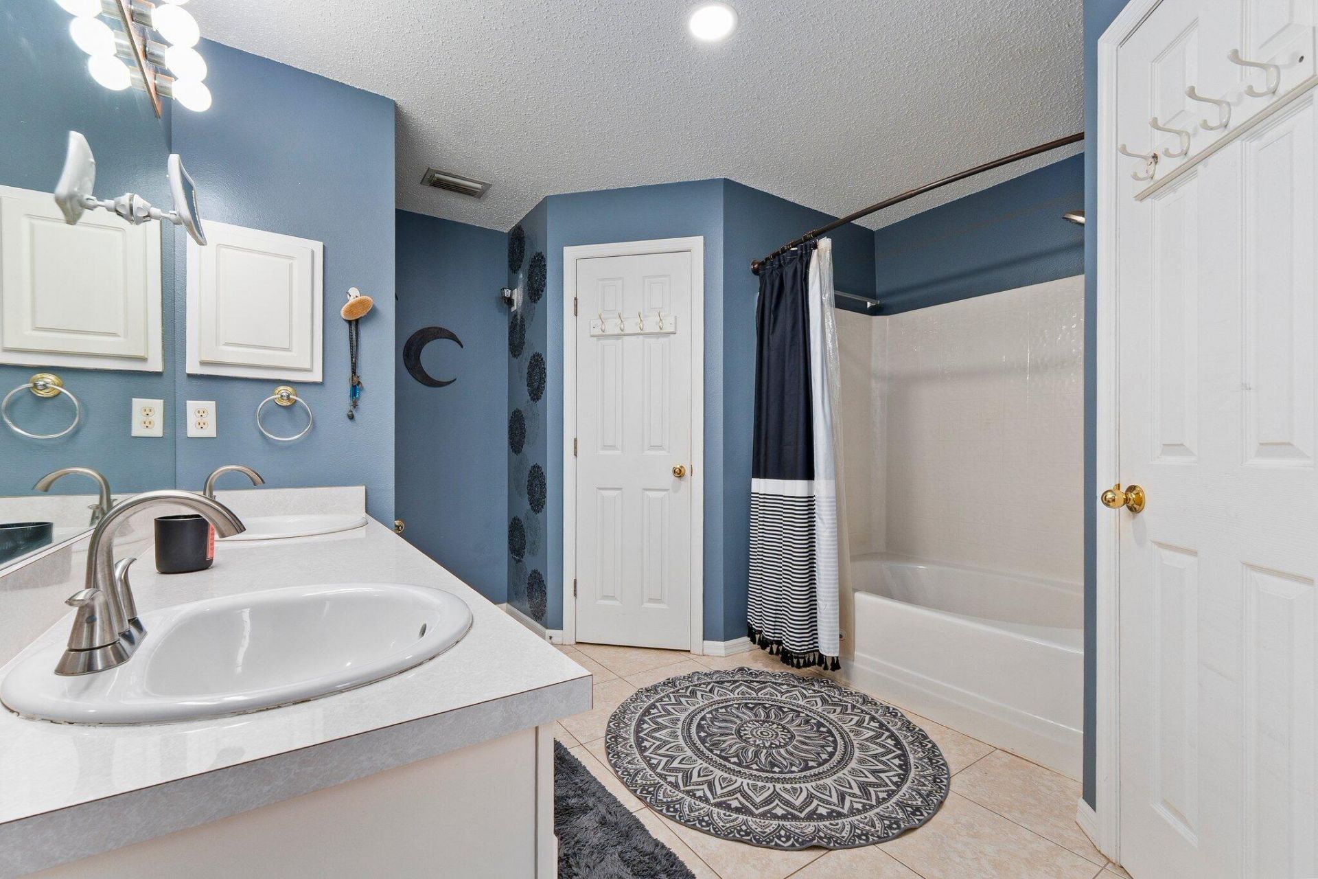 6610 NW Omega Road, Port Saint Lucie, FL 34983 Photo