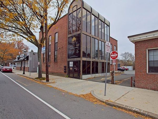 49 Lowell St, Peabody, MA 01960