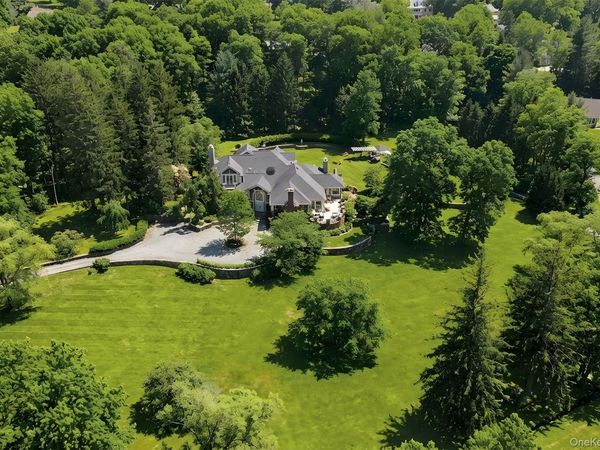 150 Old Farm Road N, Chappaqua, NY 10514