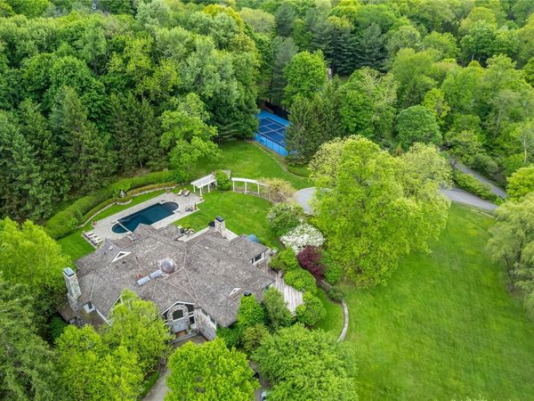 150 Old Farm Road N, Chappaqua, NY 10514