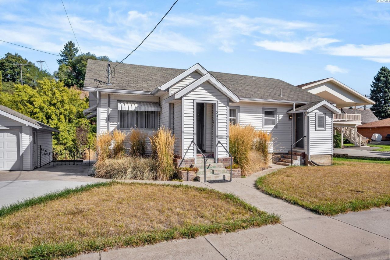 201 E Cooper St, Colfax, WA 99111 Main Photo