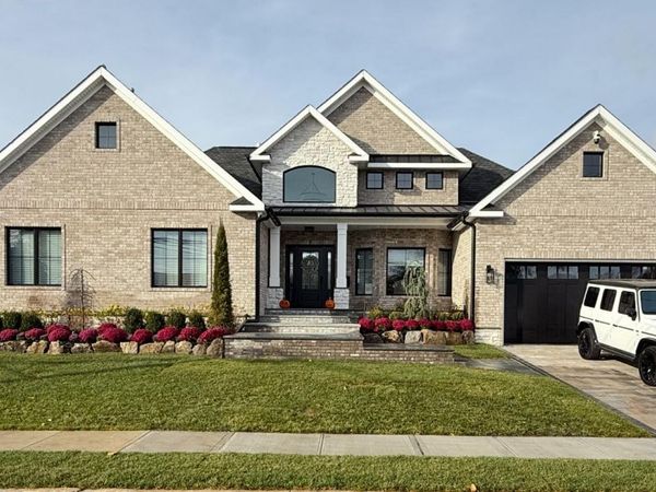 10 SKYLARK Road, Massapequa Park, NY 11762