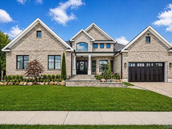 10 SKYLARK Road, Massapequa Park, NY 11762