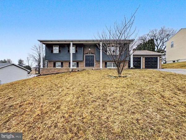 1360 BREEZEVIEW DRIVE, YORK, PA 17404