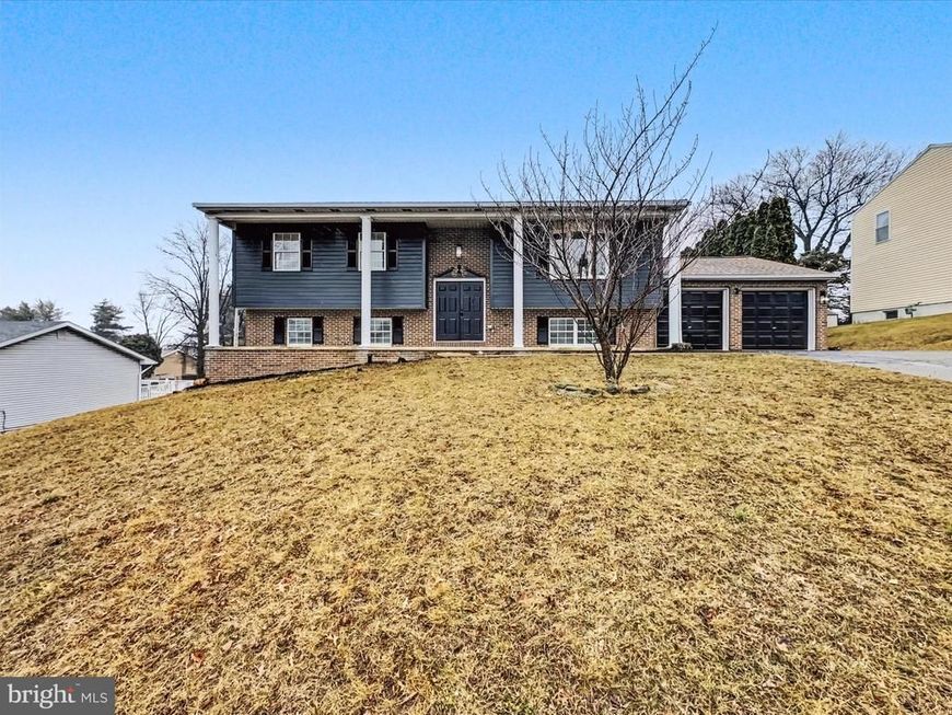 1360 Breezeview Drive, York, PA 17404 Main Photo