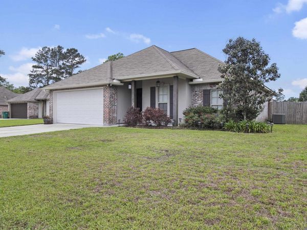 33789 Blue River Dr, Denham Springs, LA 70706