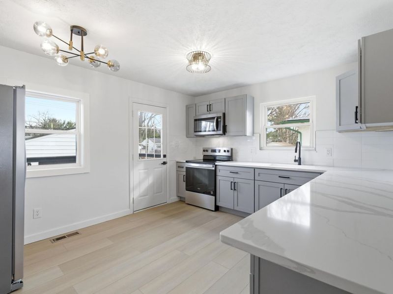 464 Foxwood Drive , Columbus, OH 43230 Photo 19