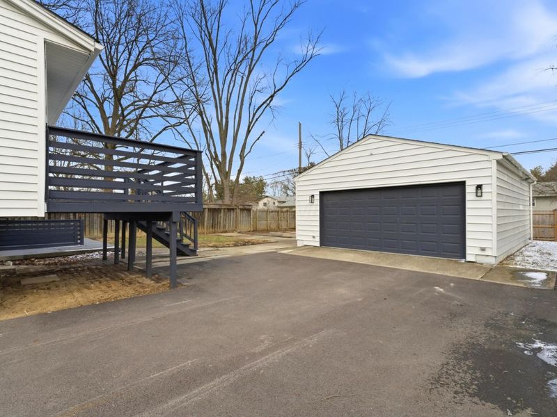 464 Foxwood Drive , Columbus, OH 43230 Photo 2