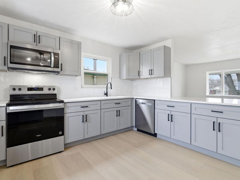 464 Foxwood Drive , Columbus, OH 43230 Photo 22