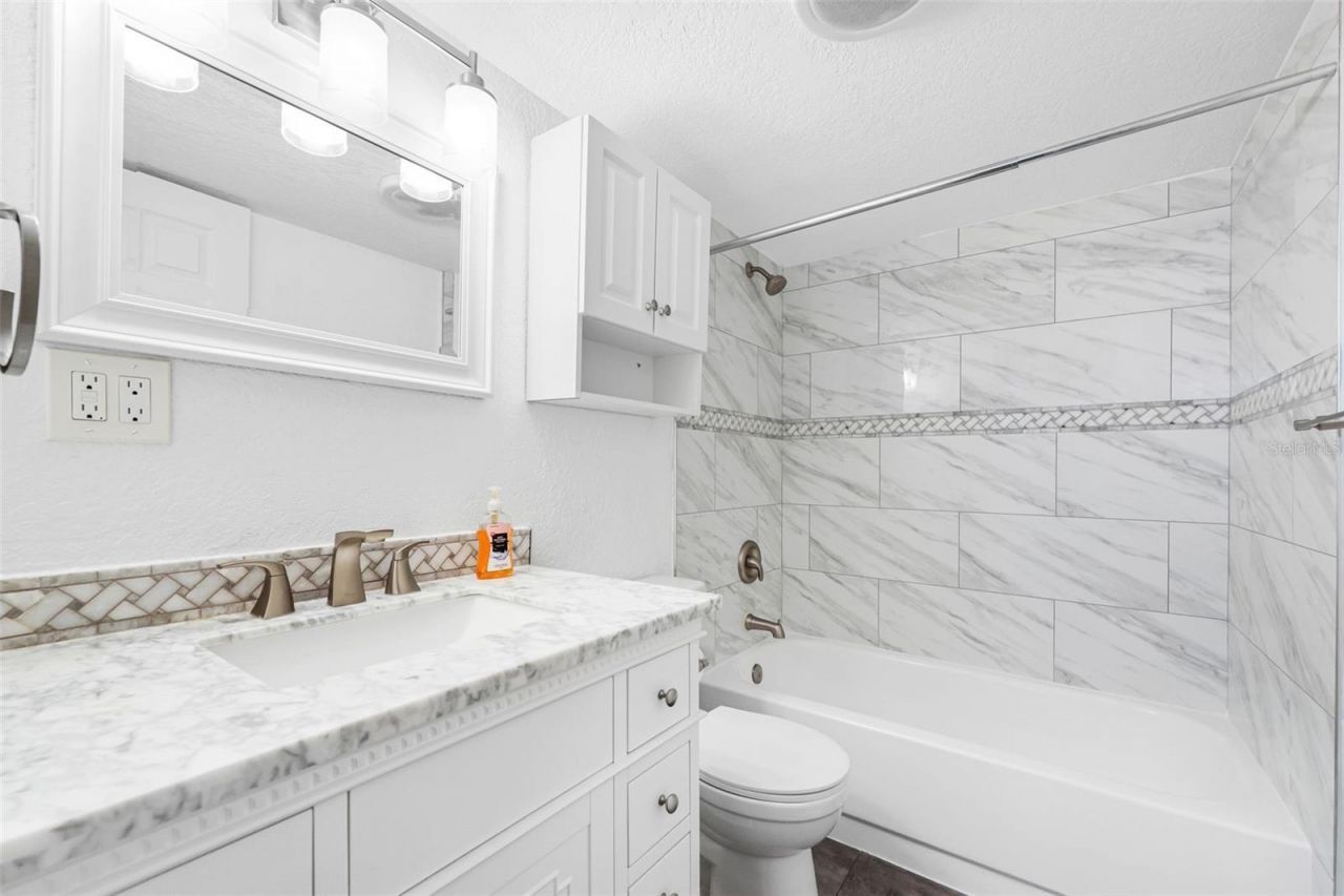 14900 Gulf Boulevard, Unit 304, Madeira Beach, FL 33708 Photo