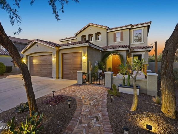 25855 N SANDSTONE Way, Surprise, AZ 85387