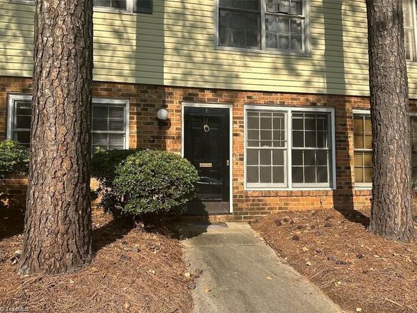 2810 Pelham Place , Winston-Salem, NC 27106