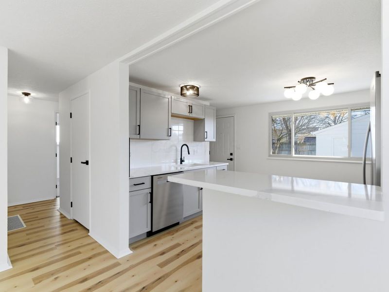 1884 Barnett Court W, Columbus, OH 43227 Photo 14