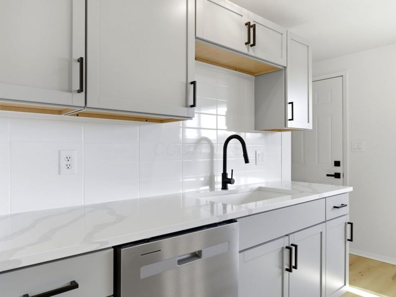 1884 Barnett Court W, Columbus, OH 43227 Photo 15