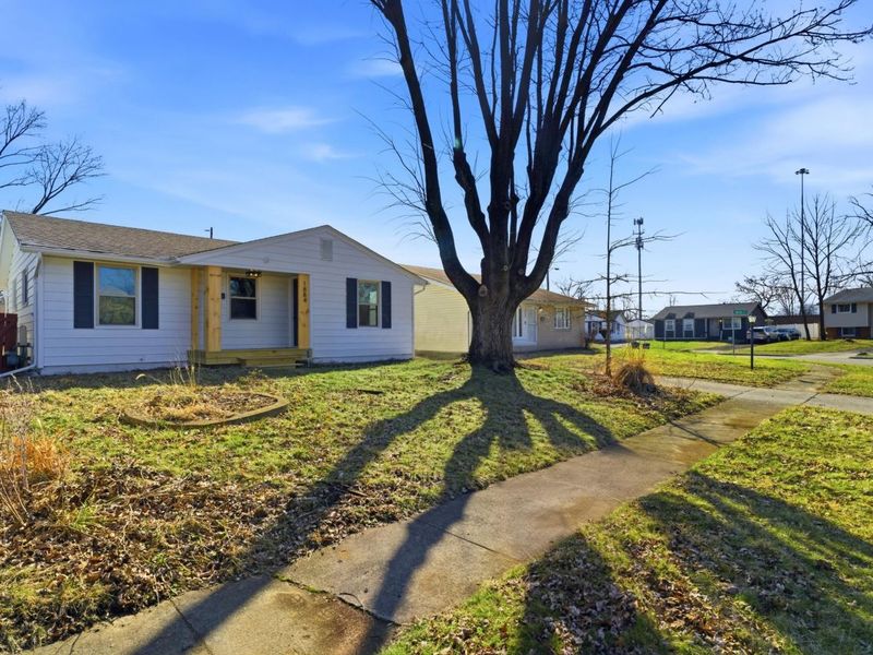 1884 Barnett Court W, Columbus, OH 43227 Photo 3