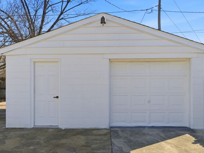 1884 Barnett Court W, Columbus, OH 43227 Photo 5