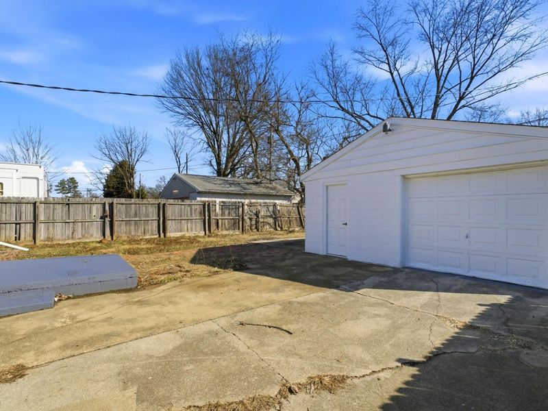 1884 Barnett Court W, Columbus, OH 43227 Photo 6