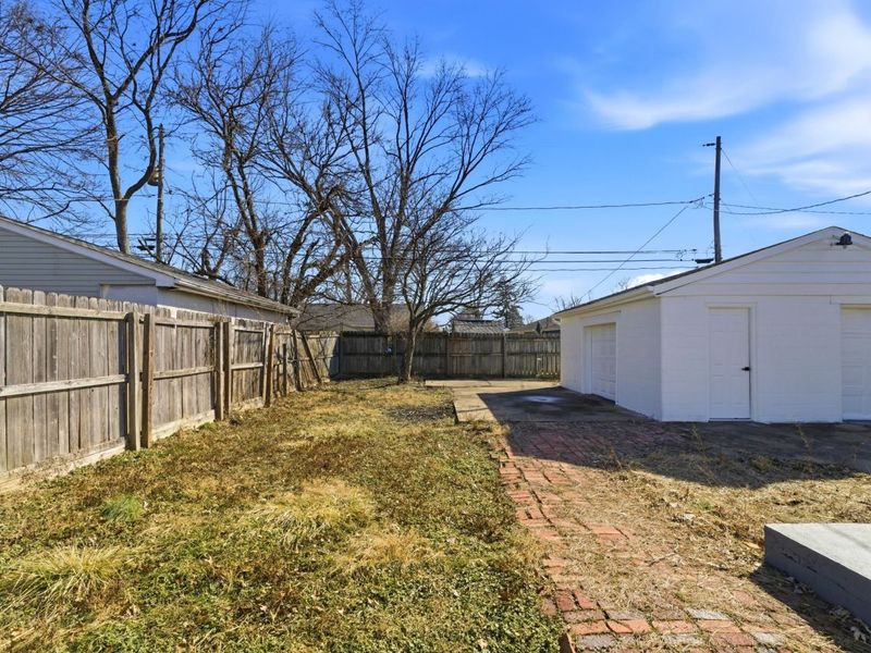 1884 Barnett Court W, Columbus, OH 43227 Photo 7