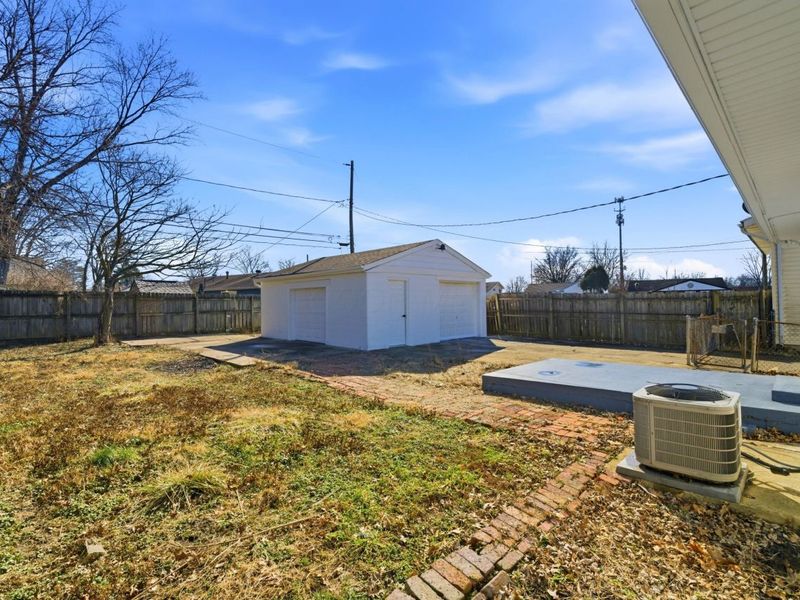 1884 Barnett Court W, Columbus, OH 43227 Photo 8