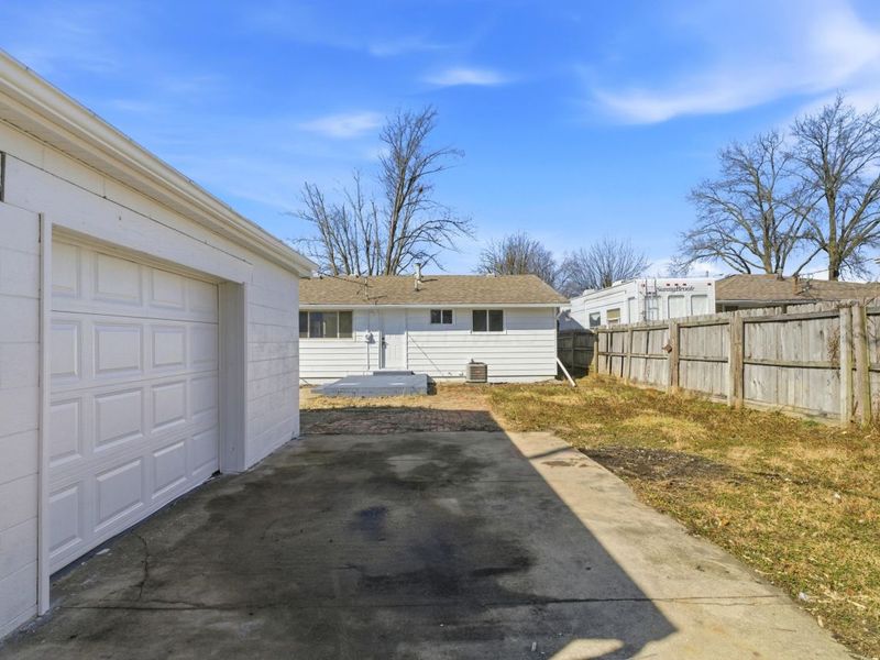 1884 Barnett Court W, Columbus, OH 43227 Photo 9