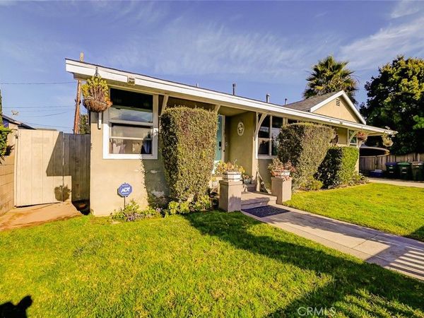 138 Walnut Street, Costa Mesa, CA 92627